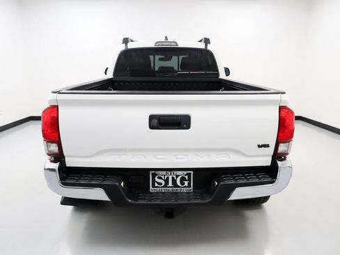 Used 2022 Toyota Tacoma SR5 RWD image 5