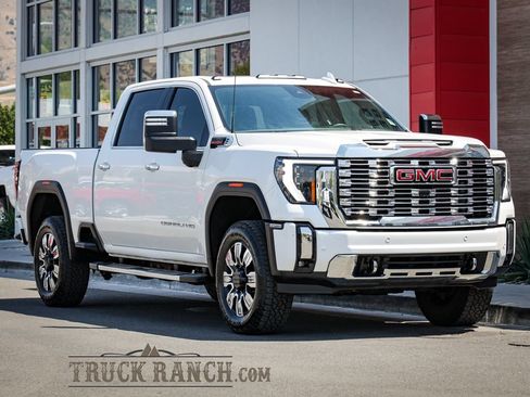 Used 2024 GMC Sierra 3500 Denali w/ Denali Reserve Package AWD/4WD image 1