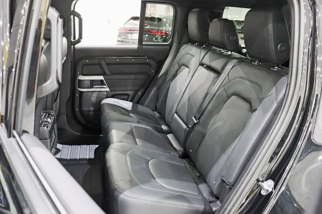 Used 2024 Land Rover Defender 110 SE AWD/4WD image 29