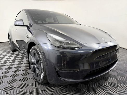 Used 2024 Tesla Model Y Long Range AWD/4WD image 5