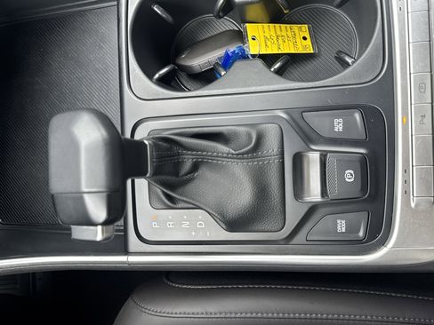 Used 2025 Kia Carnival image 20