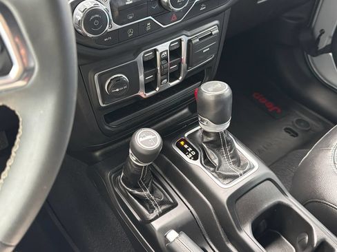Used 2023 Jeep Wrangler Unlimited Sahara AWD/4WD image 30