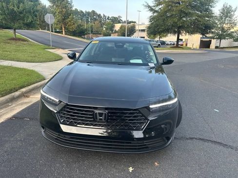 Used 2025 Honda Accord SE image 6