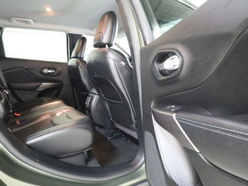Used 2020 Jeep Cherokee Latitude Plus FWD image 11