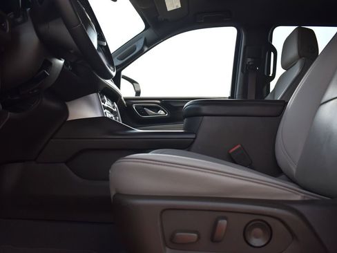 Used 2024 GMC Yukon XL SLT RWD image 5