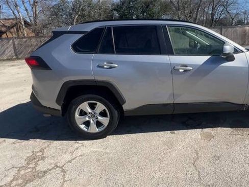 Used 2019 Toyota RAV4 XLE w/ Convenience Package image 9