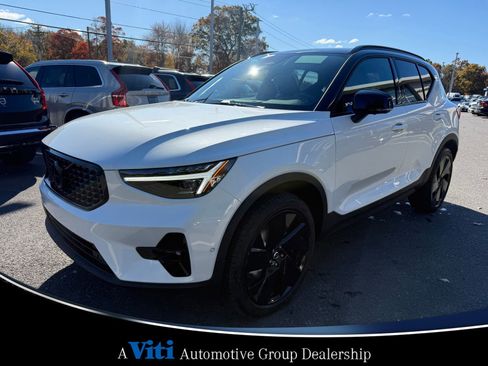 Used 2026 Volvo XC40 B5 Ultra w/ Protection Package Premier image 4