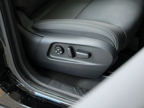 New 2025 VinFast VF 8 Plus AWD/4WD image 17