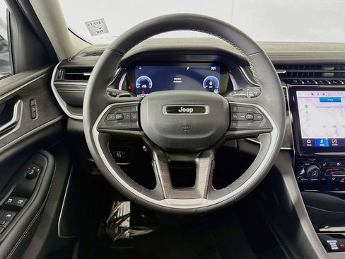 Used 2023 Jeep Grand Cherokee Limited w/ Luxury Tech Group II AWD/4WD image 11