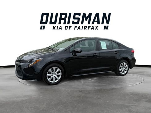 Used 2024 Toyota Corolla LE image 2