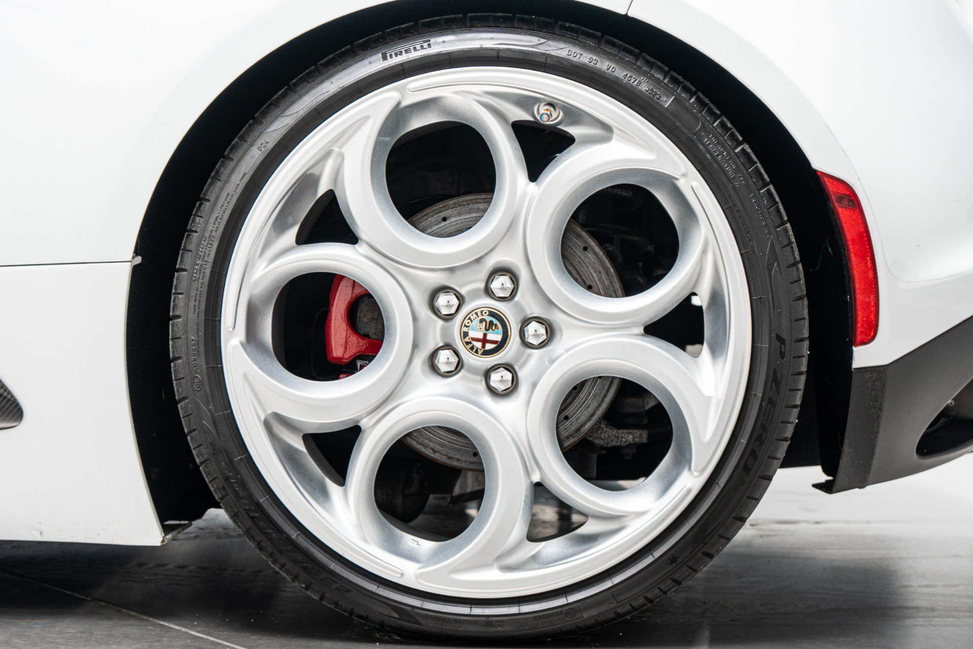 Used 2015 Alfa Romeo 4C Coupe w/ Leather Interior Group RWD image 11