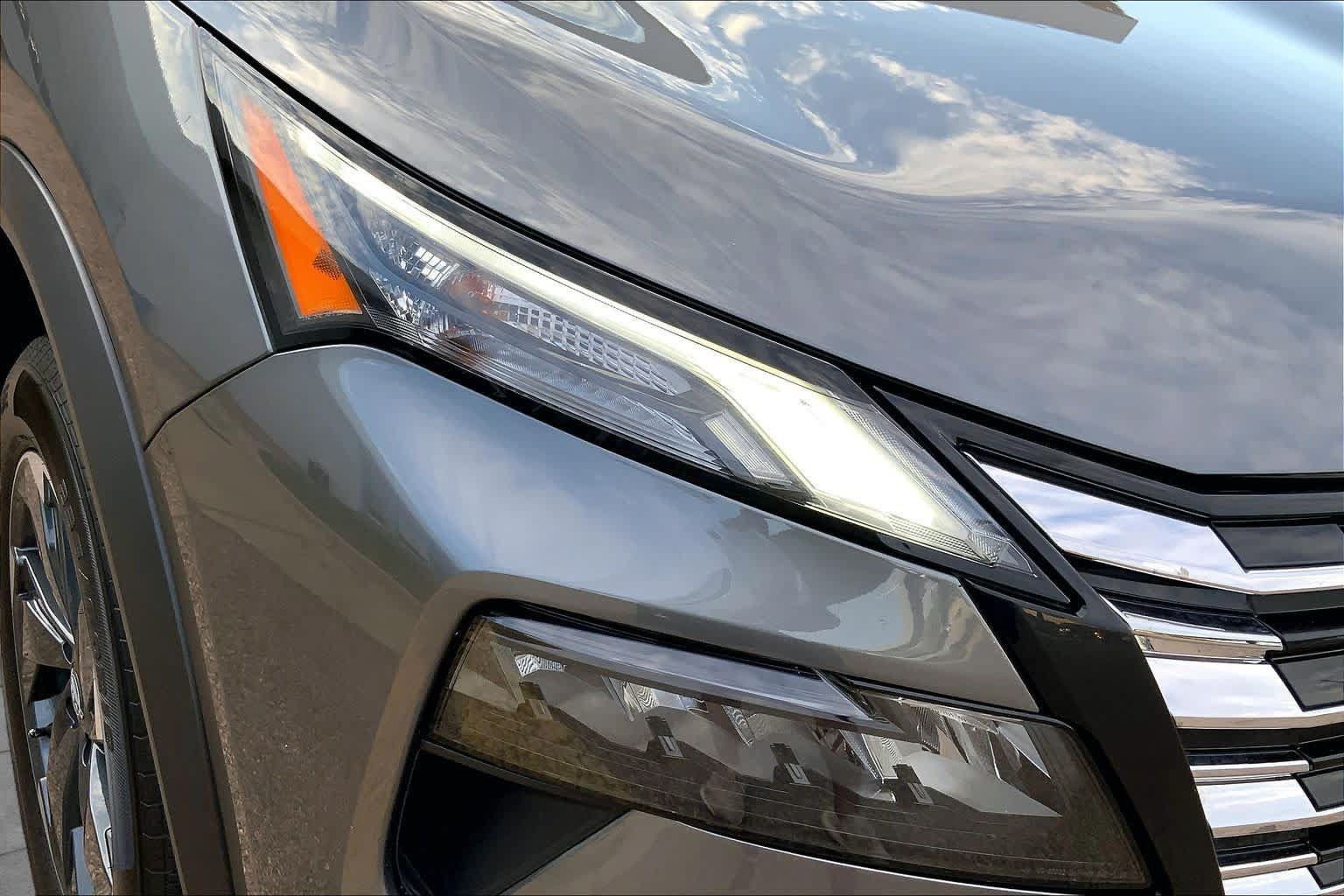 Used 2025 Nissan Rogue SV AWD/4WD image 27