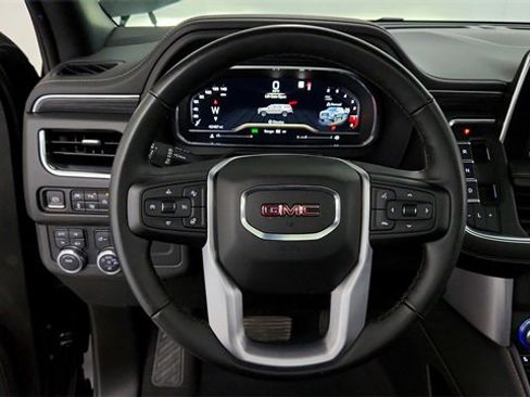 Used 2023 GMC Yukon SLT w/ SLT Luxury Package image 14