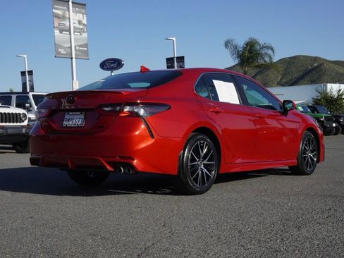 Used 2024 Toyota Camry SE image 4