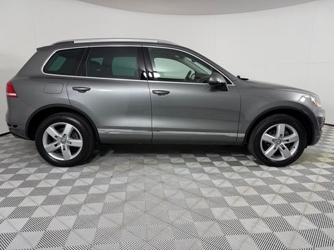 Used 2014 Volkswagen Touareg VR6 AWD/4WD image 4