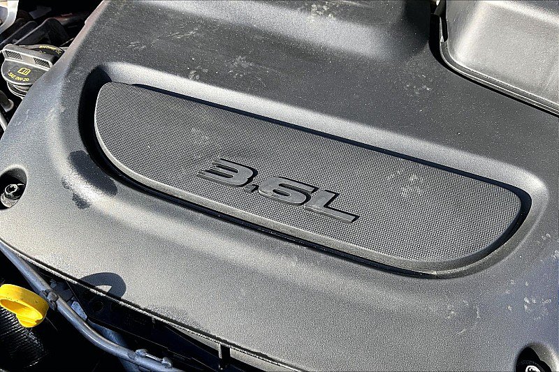 Used 2024 Chrysler Pacifica Limited FWD image 34