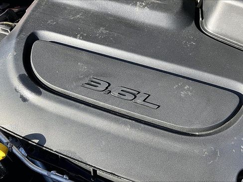 Used 2024 Chrysler Pacifica Limited FWD image 34