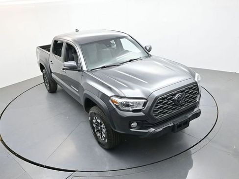 Used 2022 Toyota Tacoma TRD Off-Road AWD/4WD image 18
