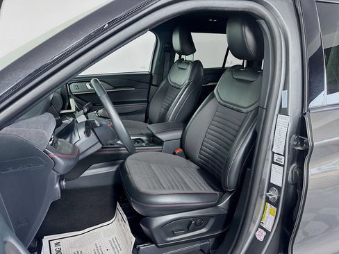 Used 2025 Ford Explorer ST-Line w/ ST-Line Street Pack AWD/4WD image 11