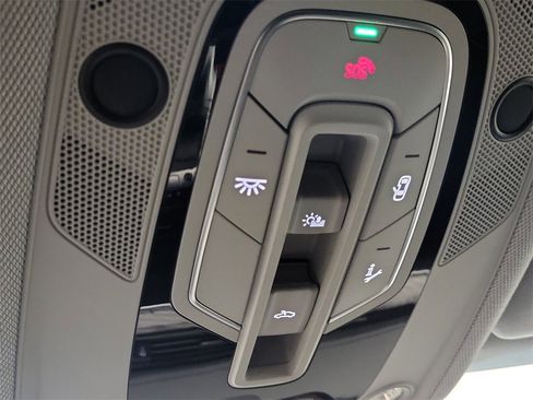 Used 2021 Audi e-tron Premium Plus w/ Premium Plus Package image 30