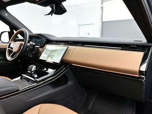 Used 2025 Land Rover Range Rover Sport Dynamic SE image 18