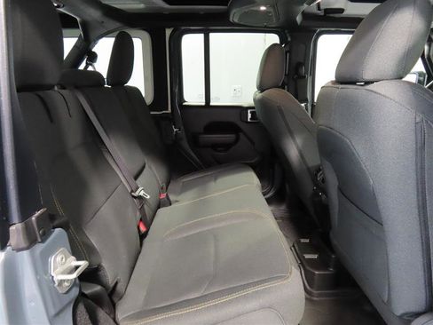 Used 2024 Jeep Wrangler Unlimited image 33