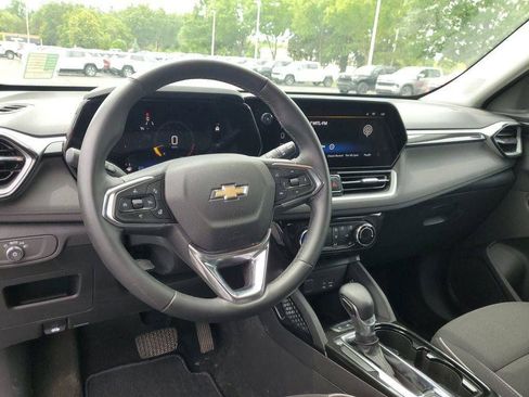 Certified 2024 Chevrolet TrailBlazer LT w/ LT Cold Weather Package AWD/4WD image 6