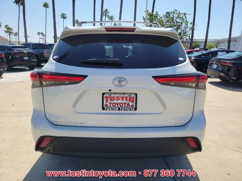 Used 2023 Toyota Highlander XLE image 5