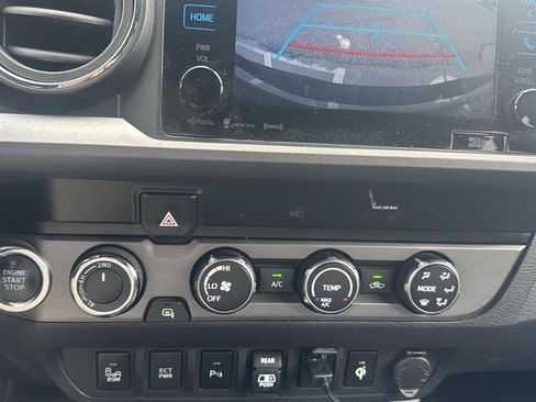 Used 2019 Toyota Tacoma TRD Off-Road w/ Technology Package AWD/4WD image 15