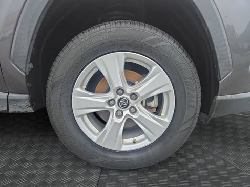 Used 2021 Toyota RAV4 LE AWD/4WD image 35