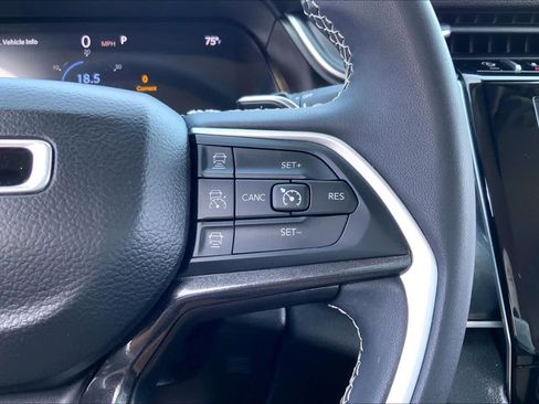 Used 2023 Jeep Grand Cherokee L Laredo image 25