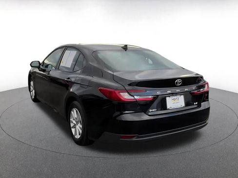 Used 2025 Toyota Camry LE image 11