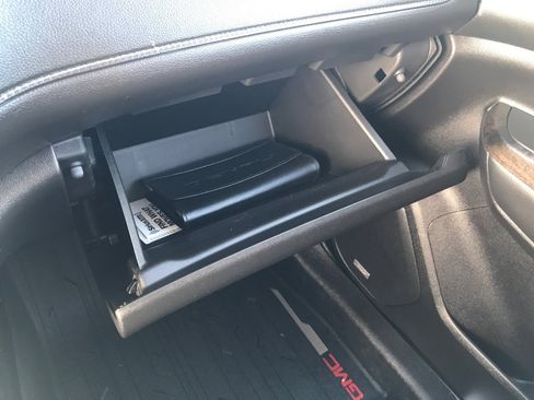 Certified 2023 GMC Acadia Denali w/ Denali Technology Package image 31