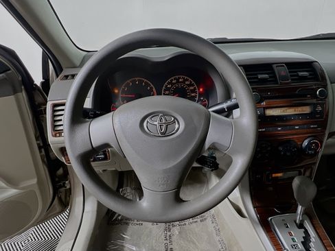 Used 2010 Toyota Corolla LE FWD image 18