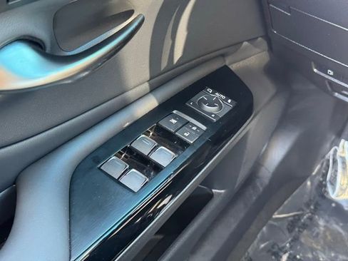 Used 2025 Lexus ES 300h 300h w/ Premium Package image 33