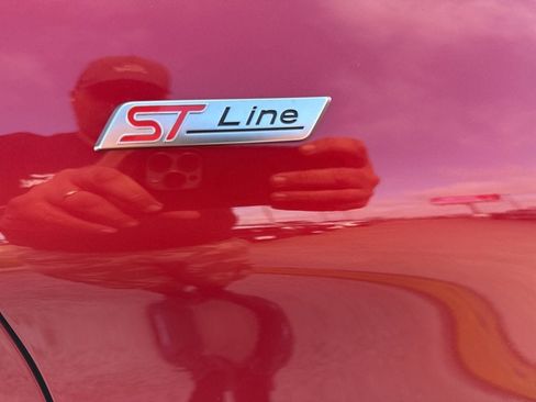 Used 2025 Ford Explorer ST-Line w/ Premium Package image 17