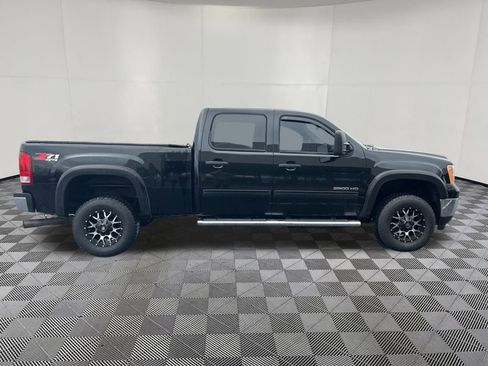 Used 2014 GMC Sierra 2500 SLE w/ Suspension Package, Off-Road image 6