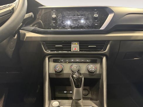 Used 2022 Volkswagen Taos SE image 12