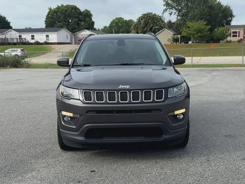 Used 2018 Jeep Compass Latitude w/ Popular Equipment Group FWD image 3