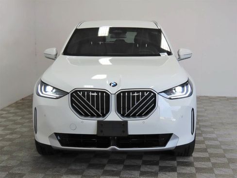 Used 2025 BMW X3 xDrive30i AWD/4WD image 2