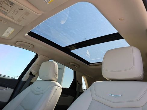 Used 2021 Cadillac XT5 Premium Luxury image 9