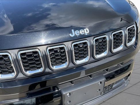 Used 2025 Jeep Compass Latitude w/ Sun & Sound Group AWD/4WD image 30