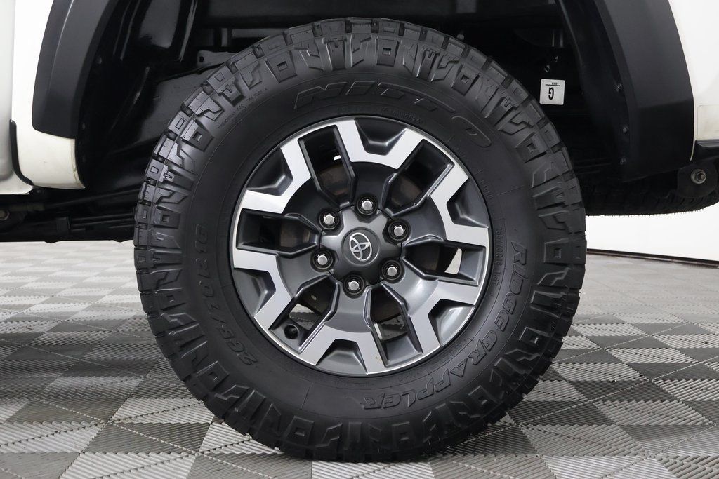 Used 2022 Toyota Tacoma TRD Off-Road w/ Technology Package AWD/4WD image 16
