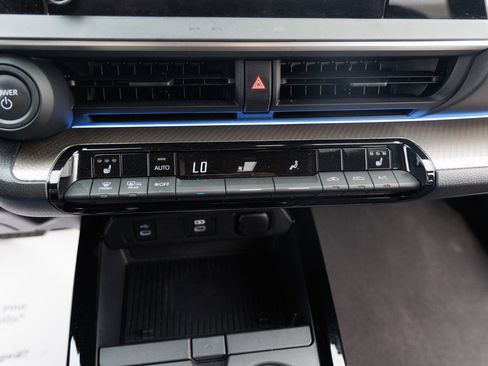 Certified 2024 Toyota Prius XLE image 24