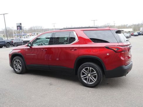 Used 2022 Chevrolet Traverse LT w/ LT Premium Package AWD/4WD image 9