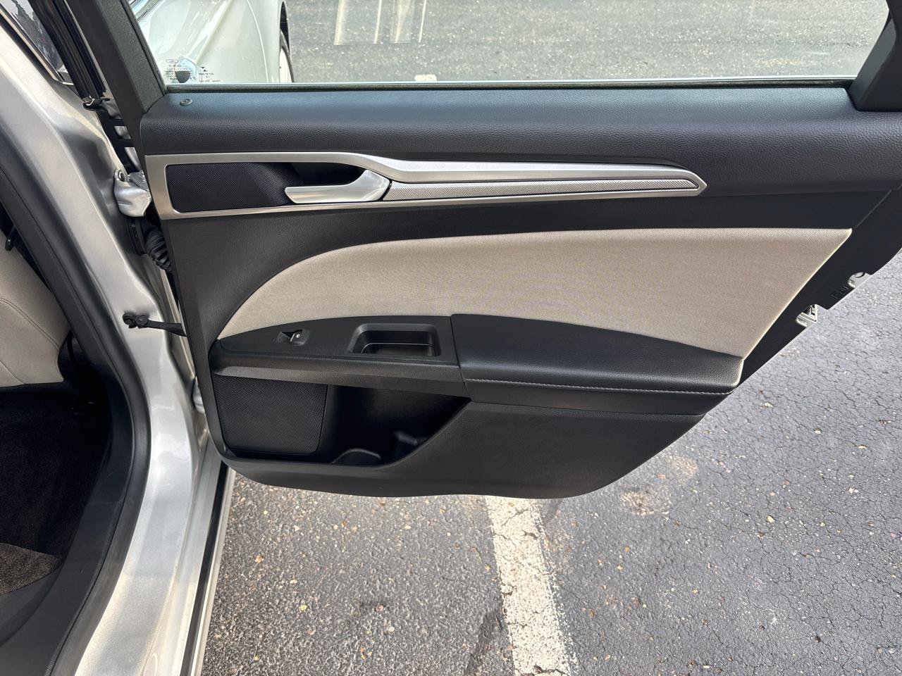 Used 2018 Ford Fusion S FWD image 23