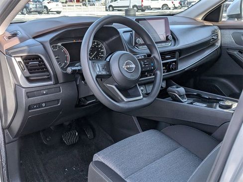 Used 2023 Nissan Rogue SV image 10