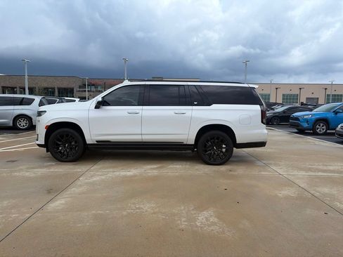 Used 2024 Cadillac Escalade ESV Sport w/ LPO, ONYX Package AWD/4WD image 4