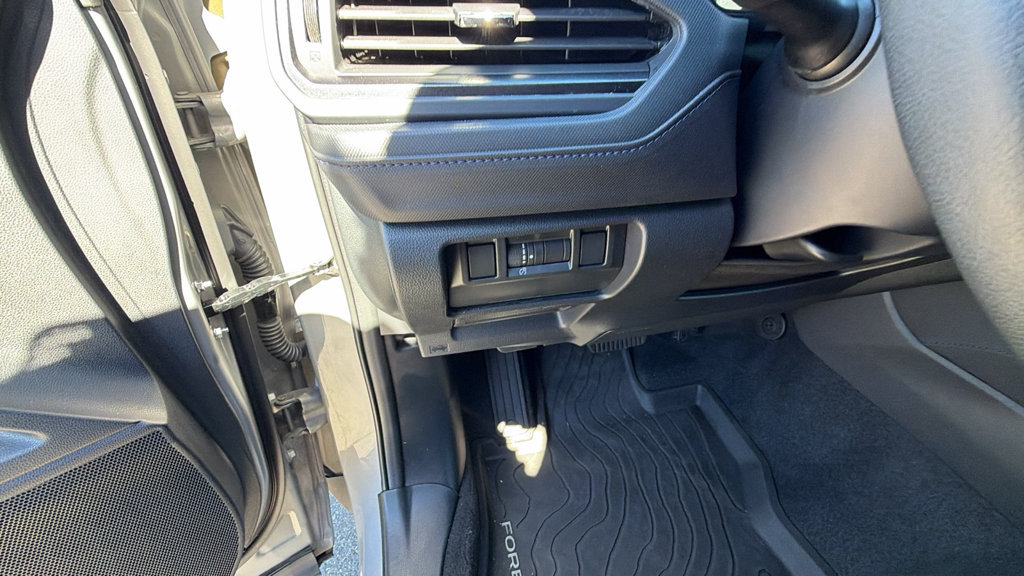 Used 2025 Subaru Forester Premium AWD/4WD image 29