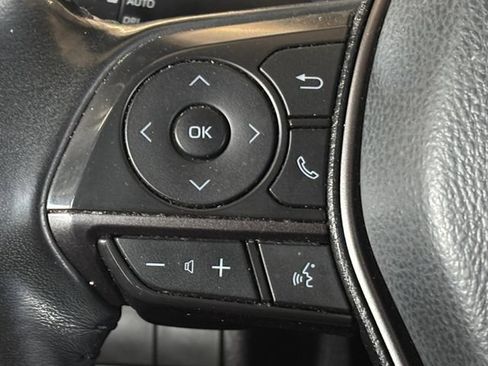Used 2021 Toyota Camry SE FWD image 12
